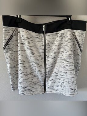 Rock & Republic Black and White Zip Skirt